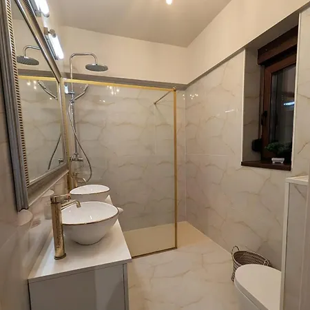 Universitate - 2 Baths - 2 Mins To Old Town * Bukurešť