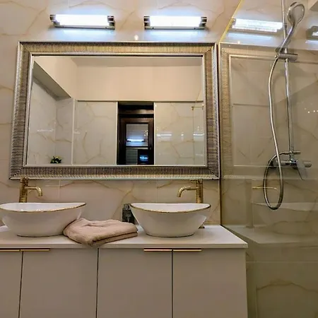 Universitate - 2 Baths - 2 Mins To Old Town Apartmán