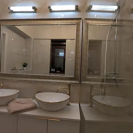 Universitate - 2 Baths - 2 Mins To Old Town *