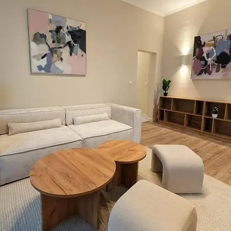 Universitate - 2 Baths - 2 Mins To Old Town